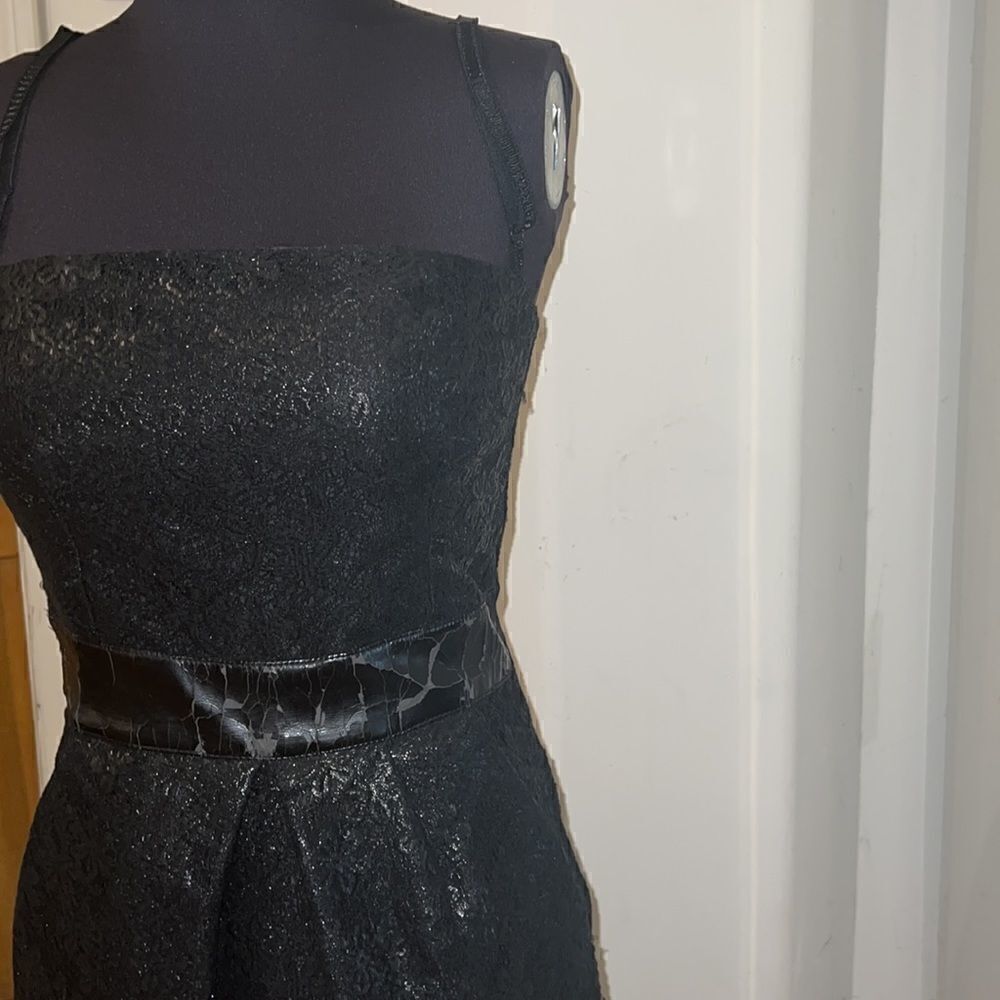 Dolce and Gabbana dress black lace size 40 belt area pilling - Picture 3 of 5